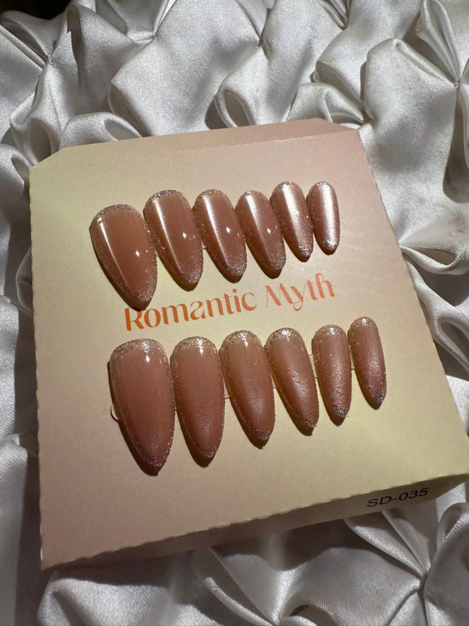 Shimmer Cat Eyes Nails Light Brown